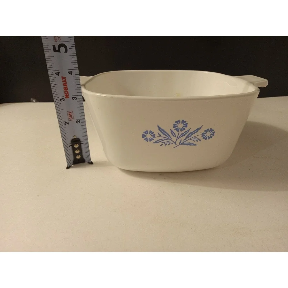 Corning Ware Blue Cornflower P-1 3/4 B .1 3/4 QT Casserole pretty okay condition